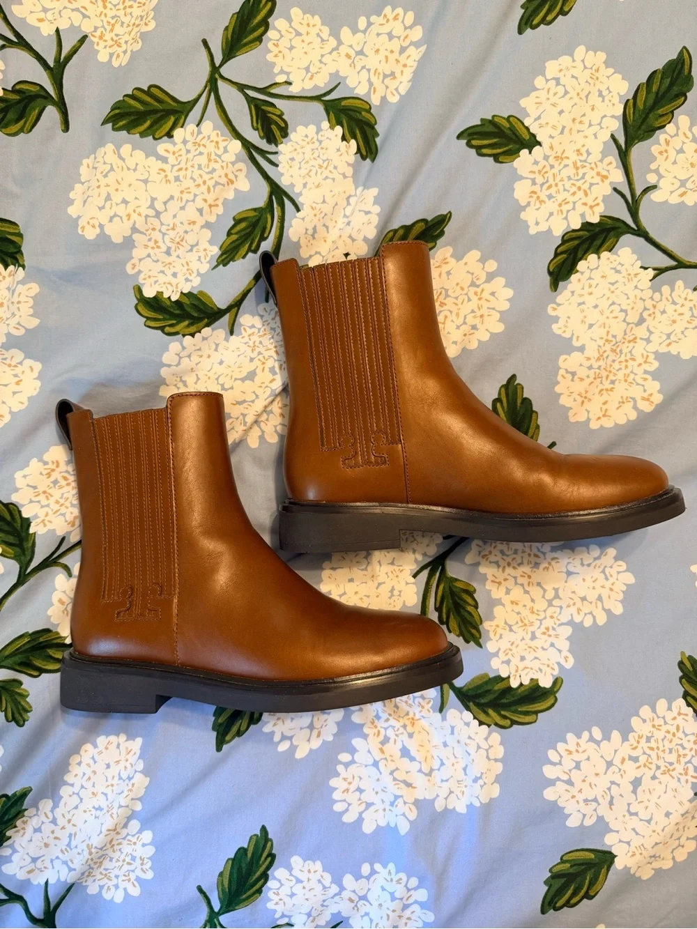 Tory Burch Chelsea Booties! 🤎